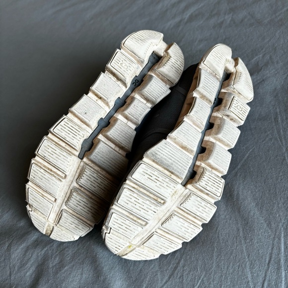 Women’s On Cloud size 9.5 (Zinc/Shell) - Picture 4 of 6